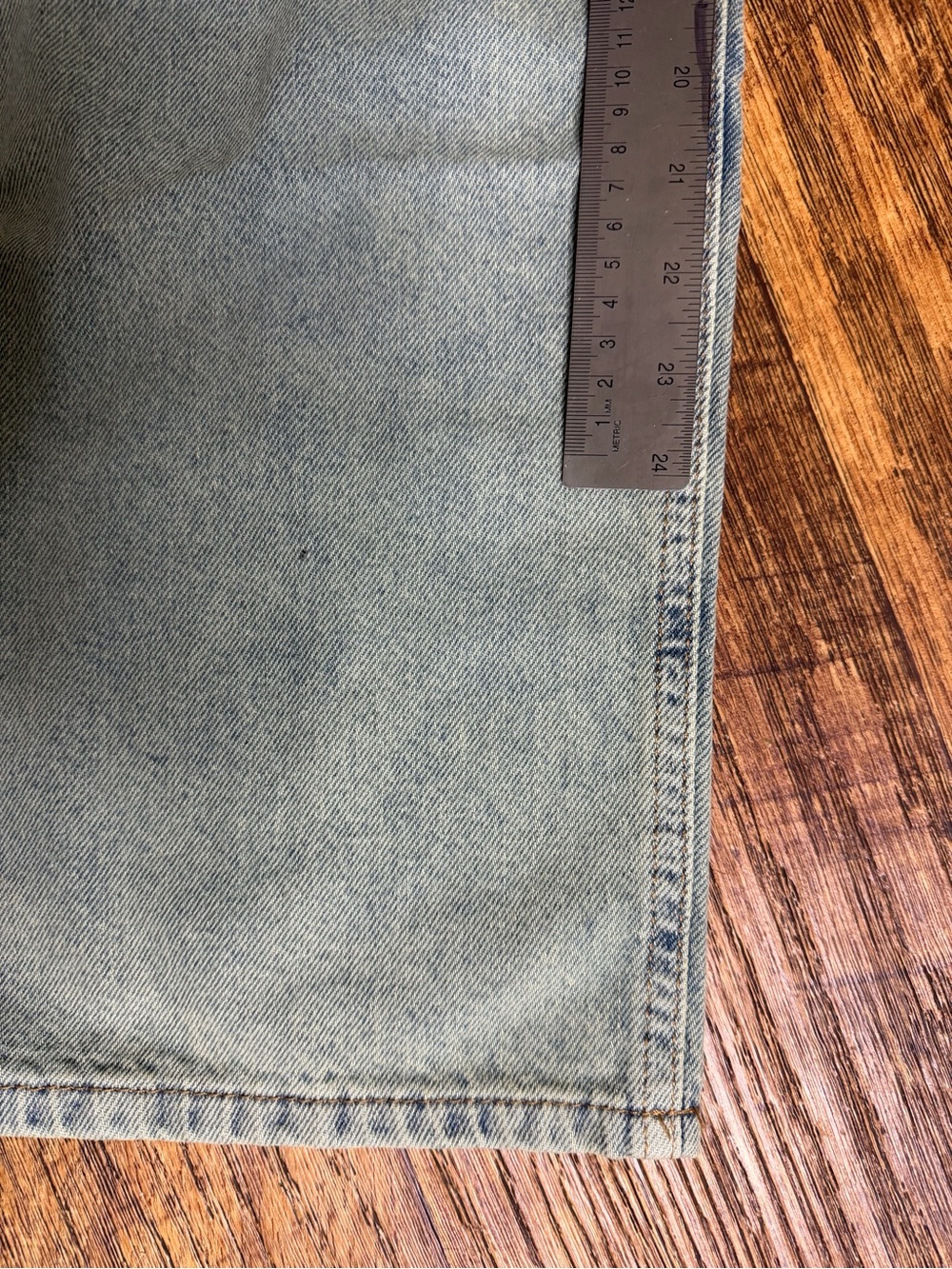 BoohooMAN Baggy Fit Debossed Vintage Wash Jeans Men's (US) Size 34R - Picture 8 of 10